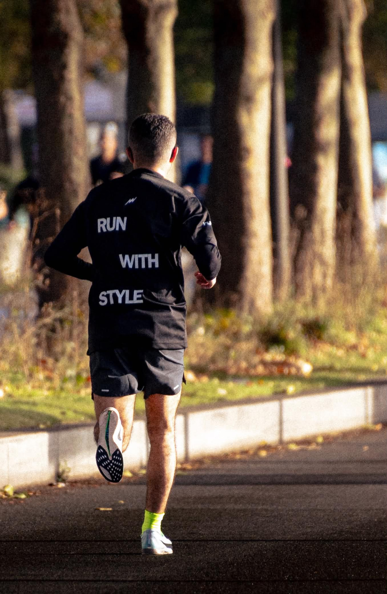 Coureur portant des chaussettes runzi